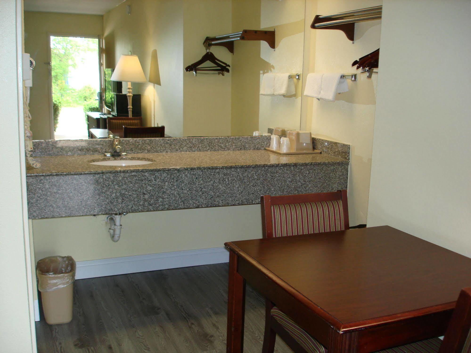 Econo Lodge Texarkana I-30 Buitenkant foto